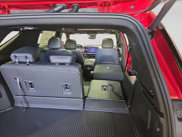 2027 Chevrolet Traverse LT - Photo 31