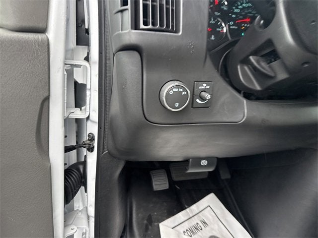 2025 Chevrolet Express Cutaway 3500 1WT