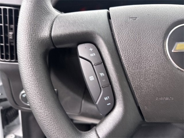 2025 Chevrolet Express Cutaway 3500 1WT