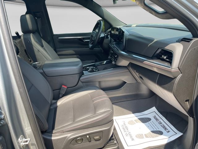 2025 Chevrolet Suburban RST