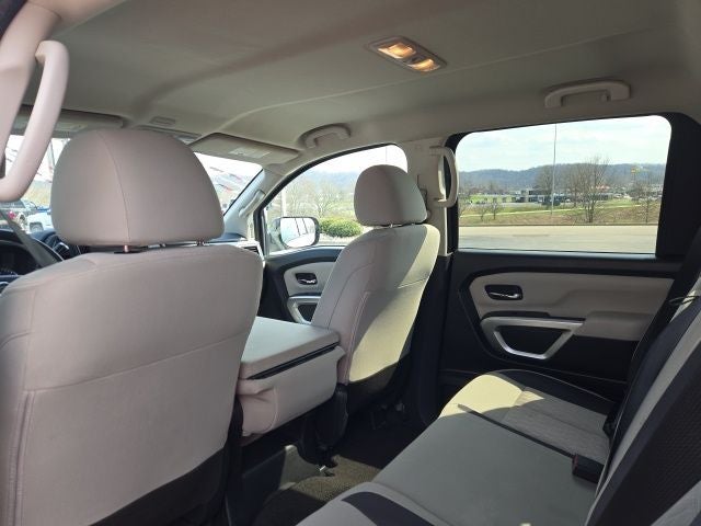 2022 Nissan Titan SV