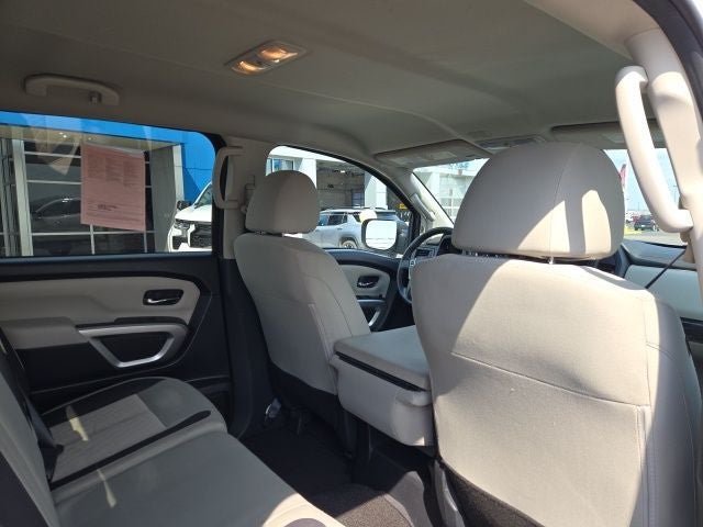 2022 Nissan Titan SV