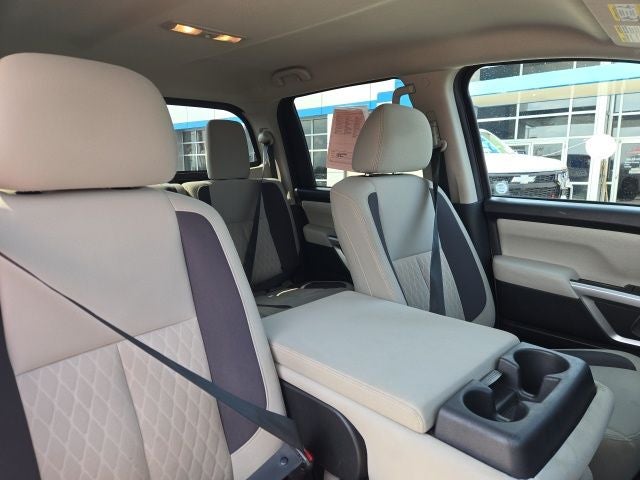 2022 Nissan Titan SV