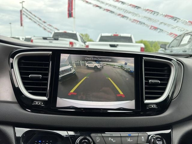 2025 Chrysler Pacifica Select