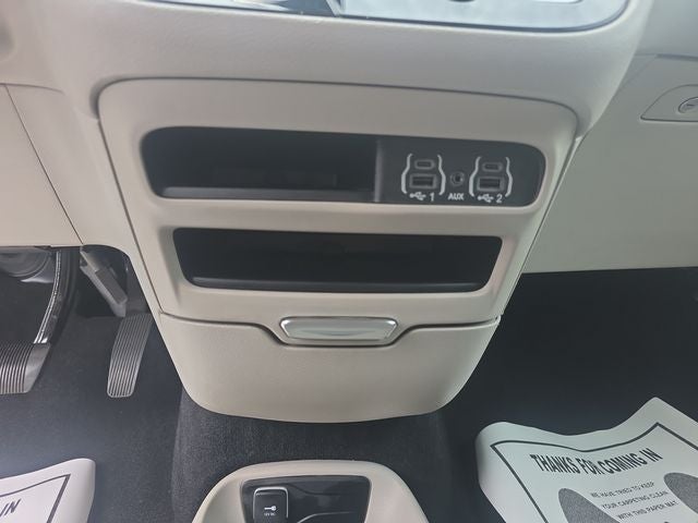 2022 Chrysler Voyager LX