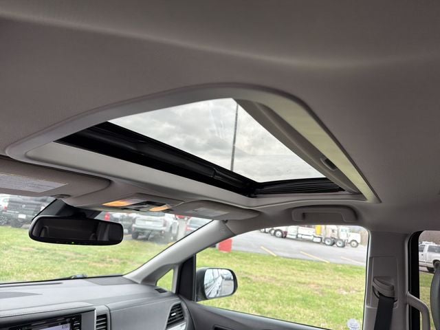 2019 Toyota Sienna SE 7 Passenger