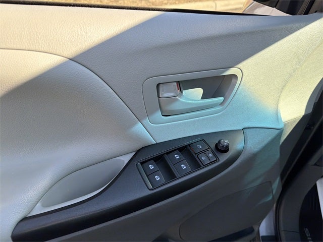 2017 Toyota Sienna L 7 Passenger