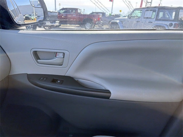 2017 Toyota Sienna L 7 Passenger