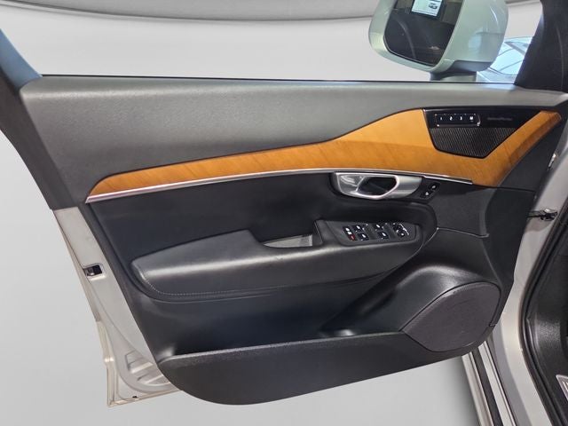 2024 Volvo XC90 B6 Plus Bright Theme 6-Seater