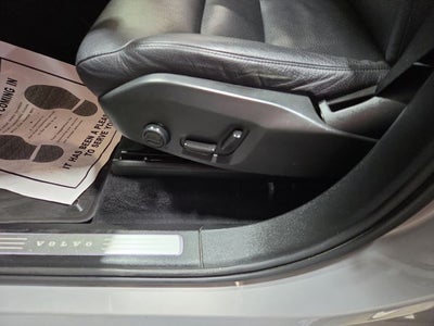 2024 Volvo XC90 B6 Plus Bright Theme 6-Seater