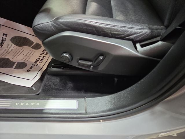 2024 Volvo XC90 B6 Plus Bright Theme 6-Seater