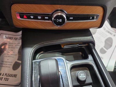 2024 Volvo XC90 B6 Plus Bright Theme 6-Seater