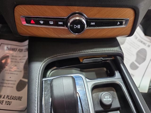 2024 Volvo XC90 B6 Plus Bright Theme 6-Seater