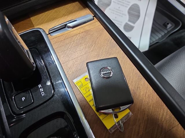 2024 Volvo XC90 B6 Plus Bright Theme 6-Seater