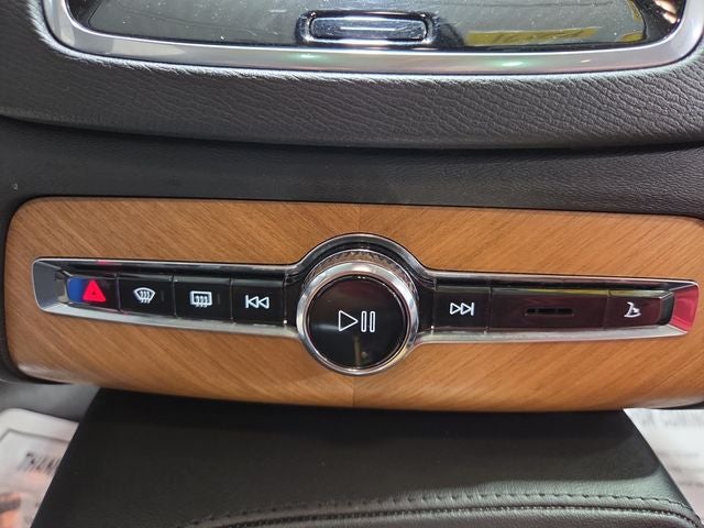 2024 Volvo XC90 B6 Plus Bright Theme 6-Seater